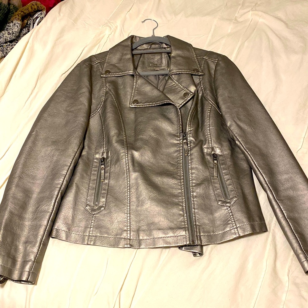 MAX STUDIO WOMEN’s large faux leather bomber in gunmetal silver.